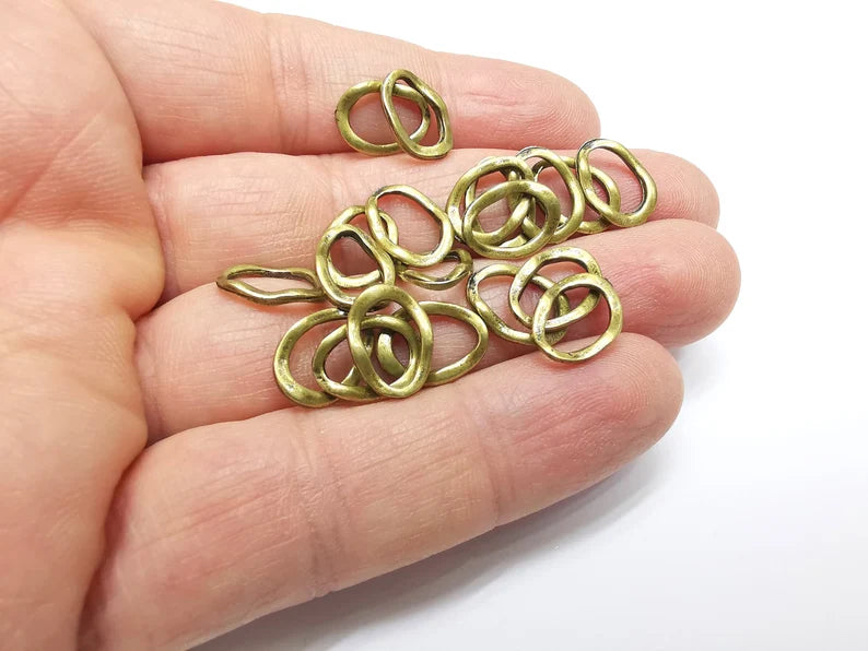 10 Organic Oval Circle Connector, Jewelry Parts, Hammered Bracelet Component, Antique Bronze Finding, Antique Bronze Plated (13x9mm) G35061