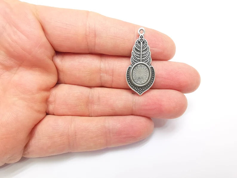 Silver Pendant Blank, Cabochon Bezel, Locket Pendant Base, inlay Mountings, Resin Necklace, Antique Silver Plated (11x9mm blank) G35073