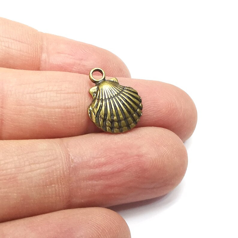 5 Scallop Charms, Sea Shells Charms, Earring Charms, Bronze Pendant, Necklace Pendant, Antique Bronze Plated Metal 17x13mm G35110
