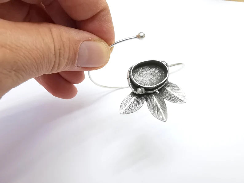 Wire Leaf Bracelet Bezel, Wrap Cuff Frame, Resin Blank, Wristband Cabochon Base, Adjustable Antique Silver Plated Brass 18x13mm G34897
