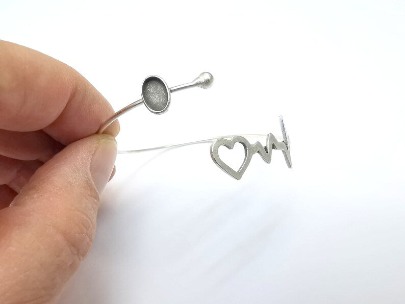 Heart Beat Bracelet Bezel, Pulse Cuff Resin Blank, Wristband Cabochon Base, Cabochon Mountings, Antique Silver Plated Brass (8x6mm) G34913
