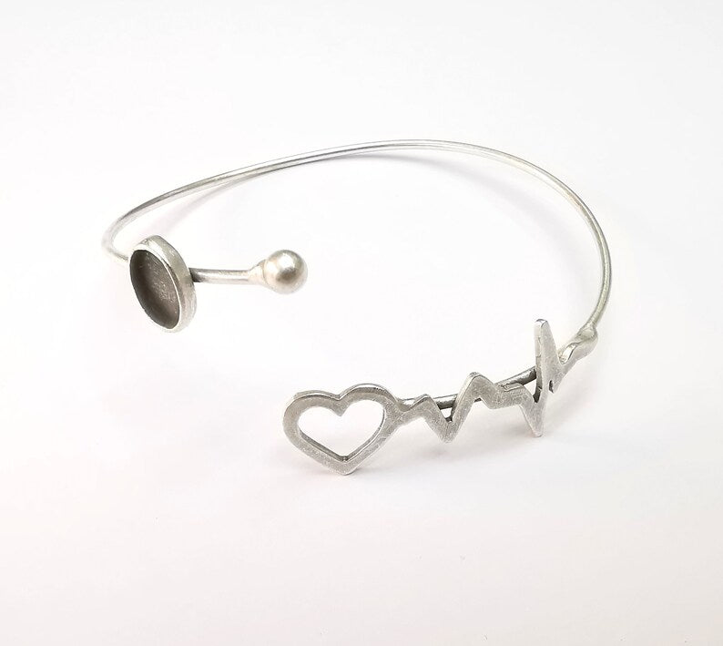 Heart Beat Bracelet Bezel, Pulse Cuff Resin Blank, Wristband Cabochon Base, Cabochon Mountings, Antique Silver Plated Brass (8x6mm) G34913
