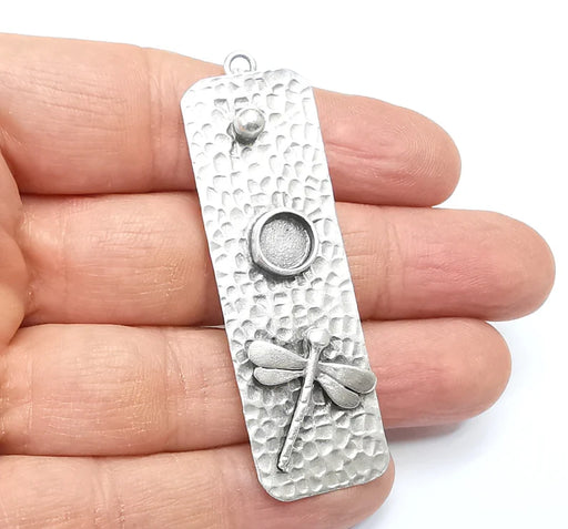 Dragonfly Pendant, Hammered Charms Blank, Dangle Resin Bezel Mounting, Cabochon Base Setting, Antique Silver Plated Brass (8mm Blank) G34922