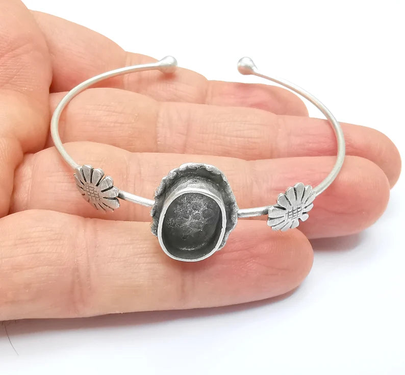 Wire Wrapped Bracelet Bezel, Wrap Cuff Resin Blank, Wristband Base, Cabochon Mounting, Adjustable Antique Silver Plated Brass 14x10mm G34934