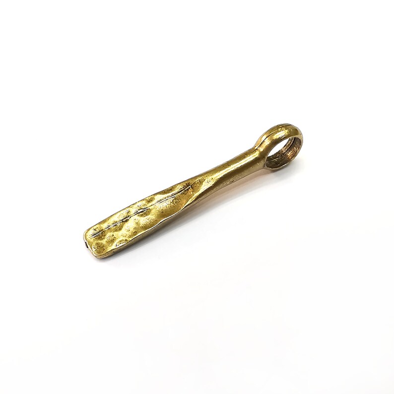2 Hammered Charms, Dangle Charms, Earring Charms, Bronze Pendant, Necklace Pendant, Antique Bronze Plated Metal 43x6mm G35125
