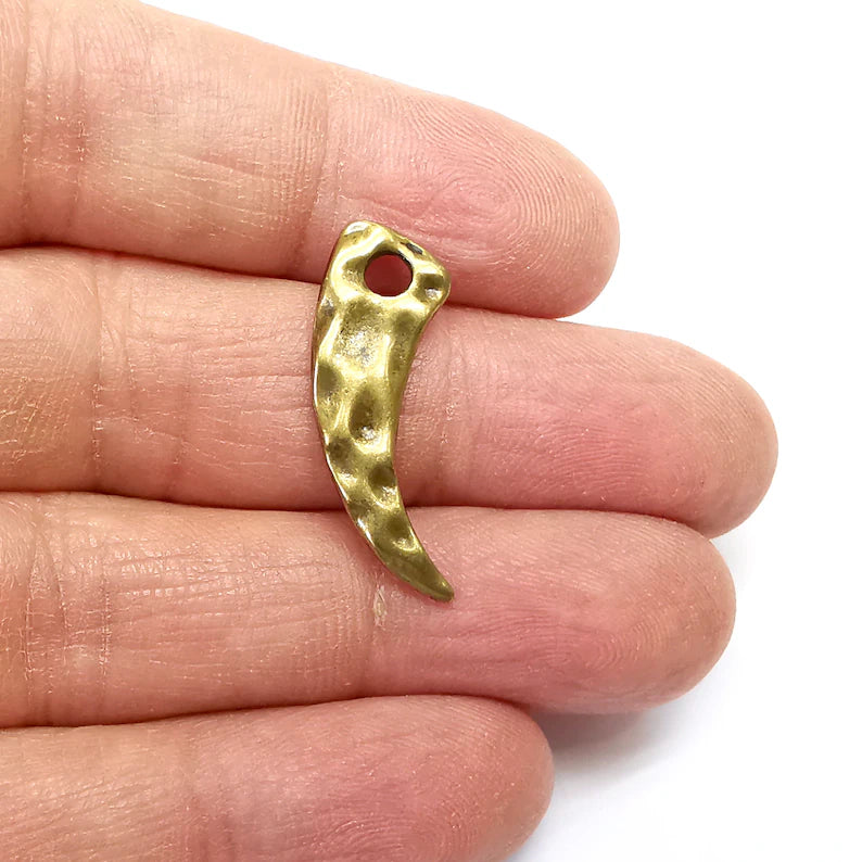 5 Hammered Charms, (Double sided) Tooth Claw Charms, Earring Charms, Bronze Pendant, Necklace Pendant, Antique Bronze Plated 30x9mm G35131