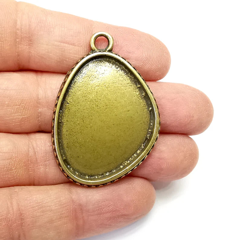 Bronze Pendant Blank, Cabochon Bezel, Frame Pendant Base, inlay Mountings, Resin Necklace, Antique Bronze Plated Metal 38x29mm blank G35136