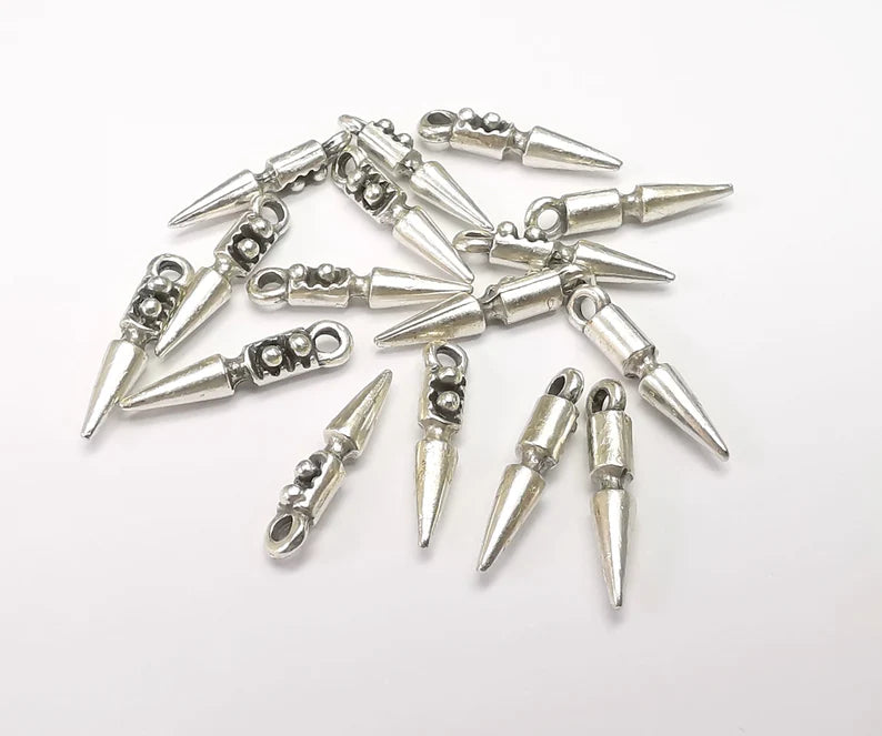 10 Spearhead Charms, Pointed Charms, Dangle Earring Charms, Chain Bracelet Component, Necklace Parts, Antique Silver Plated 18x3mm G35017