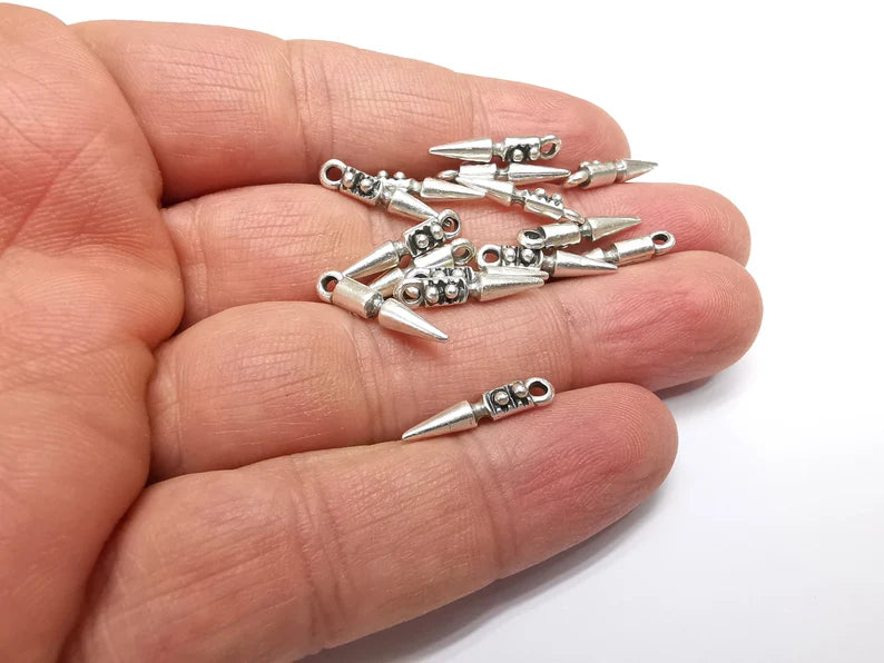 10 Spearhead Charms, Pointed Charms, Dangle Earring Charms, Chain Bracelet Component, Necklace Parts, Antique Silver Plated 18x3mm G35017