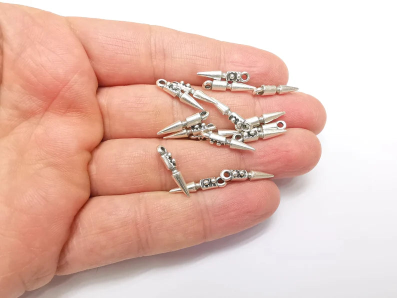 10 Spearhead Charms, Pointed Charms, Dangle Earring Charms, Chain Bracelet Component, Necklace Parts, Antique Silver Plated 18x3mm G35017