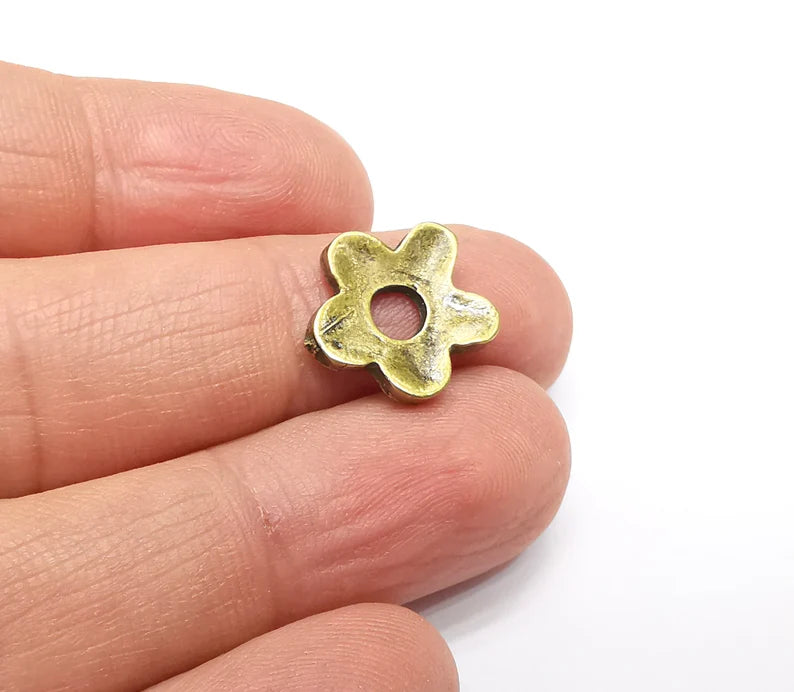 4 Bronze Flower Charms, Daisy Charms, Hollow Follow Charms, Bronze Connector, Necklace Parts, Antique Bronze Plated 14mm G35031