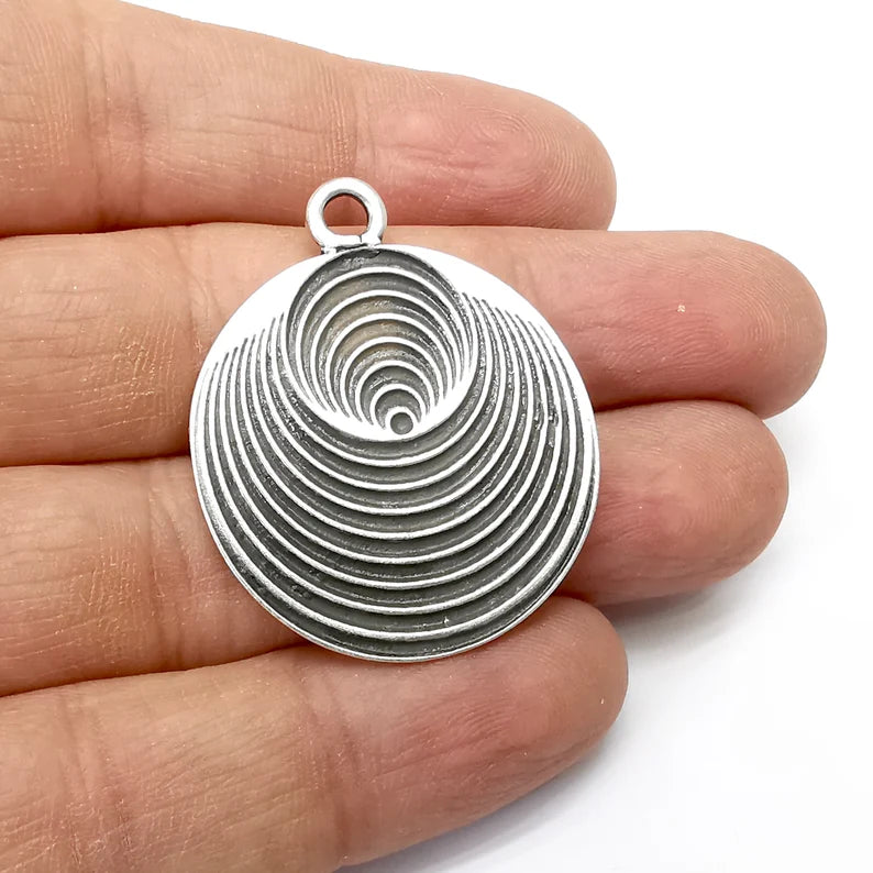 Disc Charm, Silver Charm, Circles Charm, Geometric Pendant, Earring Charms, Antique Silver Plated (39x32mm) G35195