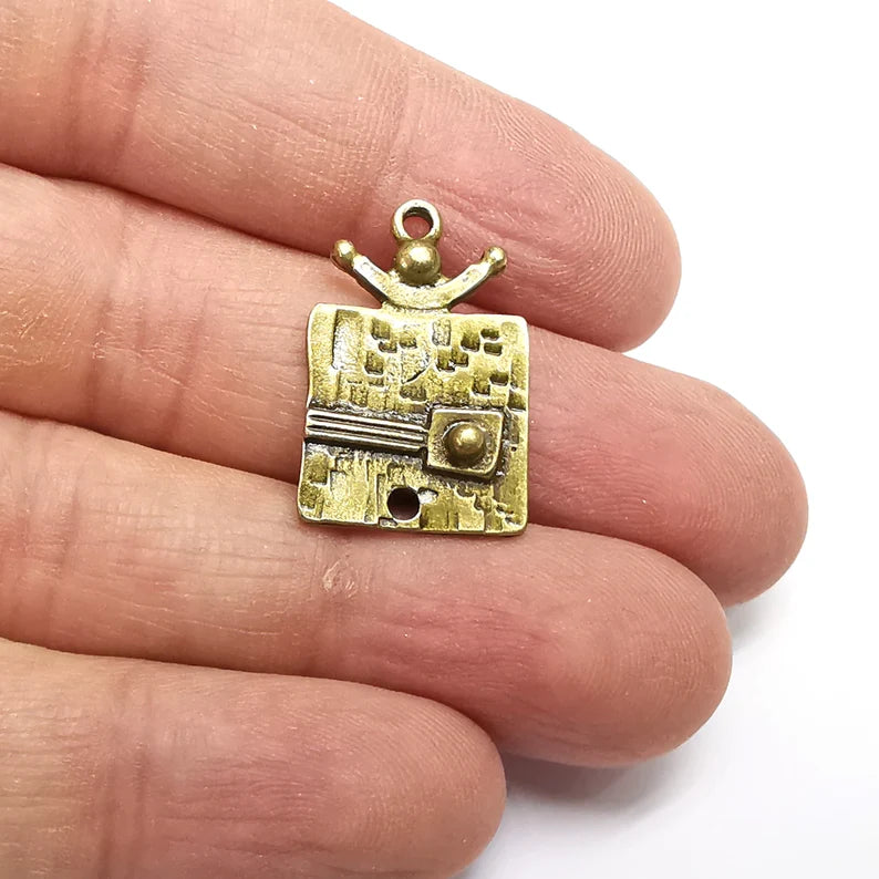 2 Bronze Dangle Charms, Boho Charms, Rustic Charms, Earring Charms, Bronze Pendant, Necklace Parts, Antique Bronze Plated 25x16mm G35197