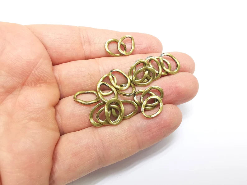 10 Organic Oval Circle Connector, Jewelry Parts, Hammered Bracelet Component, Antique Bronze Finding, Antique Bronze Plated (13x9mm) G35061