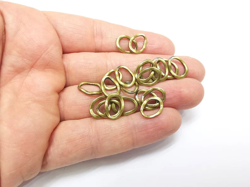 10 Organic Oval Circle Connector, Jewelry Parts, Hammered Bracelet Component, Antique Bronze Finding, Antique Bronze Plated (13x9mm) G35061