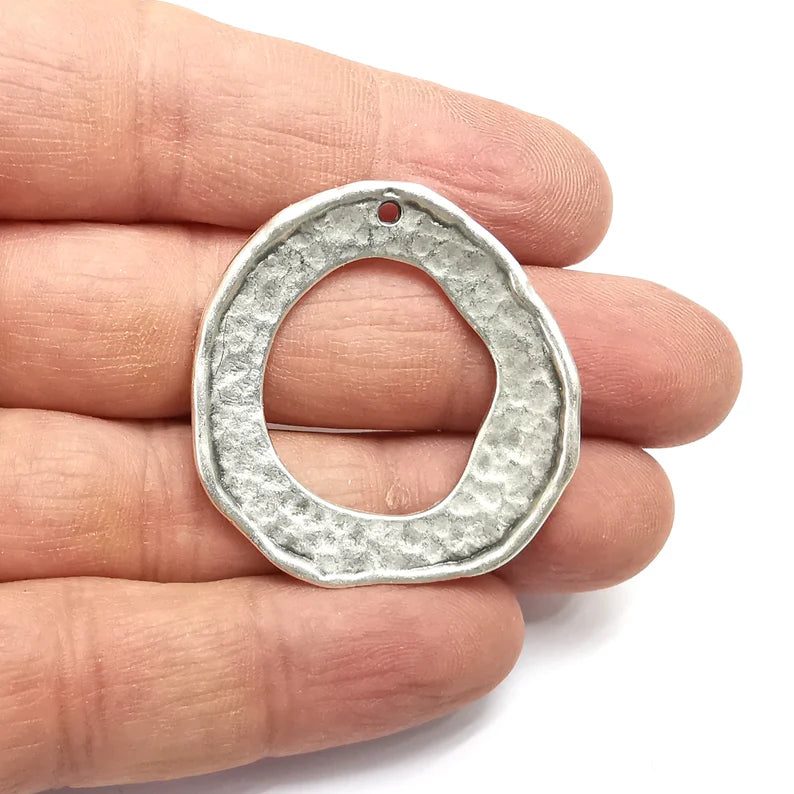 Hammered Dangle Charms, Round Charms, Rustic Charms, Earring Charms, Silver Pendant, Necklace Parts, Antique Silver Plated 39x37mm G35234