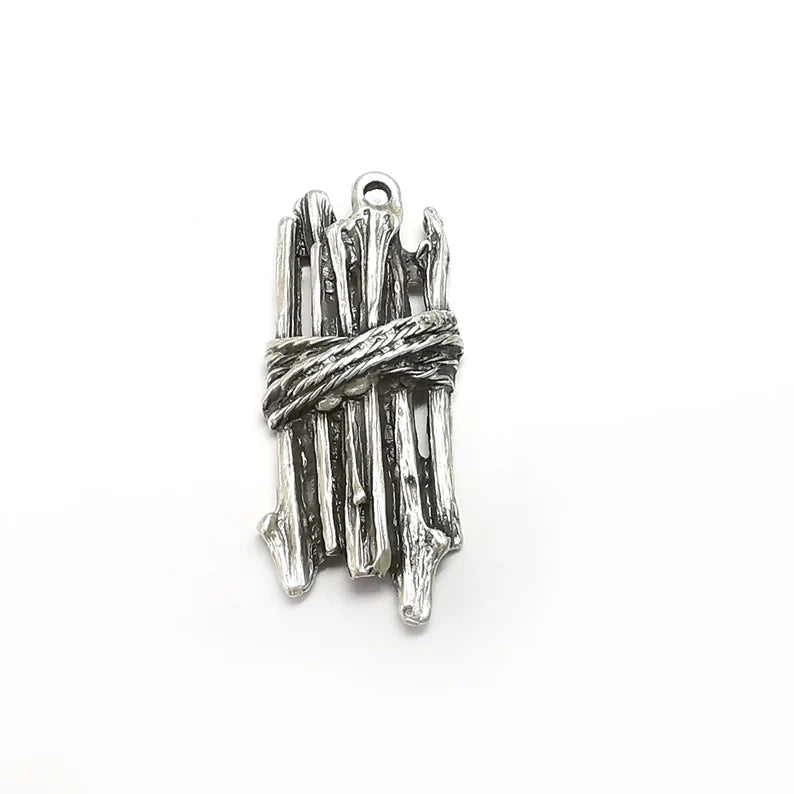 Silver Dangle Charms, Knot Charms, Rustic Charms, Earring Charms, Silver Pendant, Necklace Parts, Antique Silver Plated 38x16mm G35235