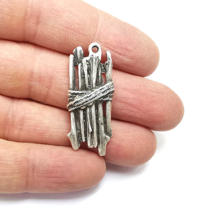Silver Dangle Charms, Knot Charms, Rustic Charms, Earring Charms, Silver Pendant, Necklace Parts, Antique Silver Plated 38x16mm G35235