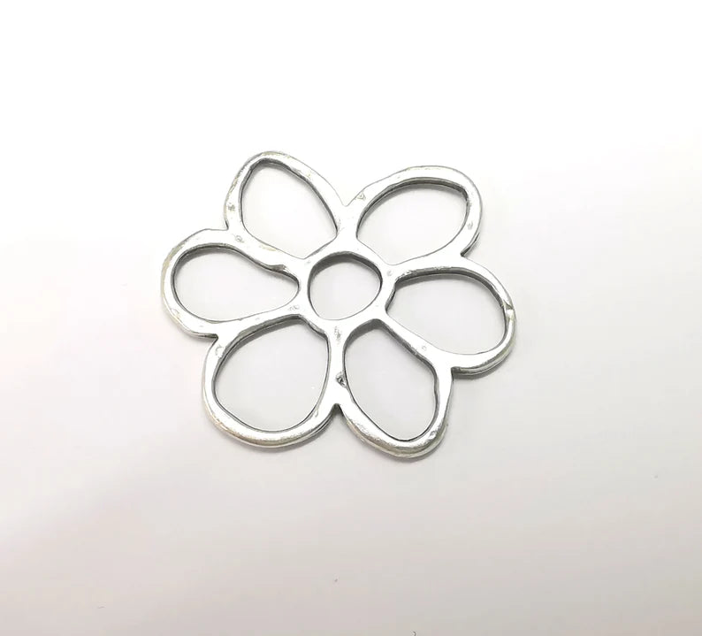 Silver Flower Charms, Daisy Charms, Flower Connector, Earring Charms, Silver Pendant, Necklace Parts, Antique Silver Plated 39x36mm G35094