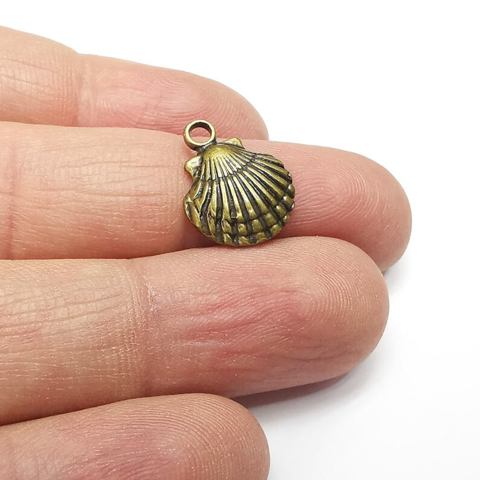 5 Scallop Charms, Sea Shells Charms, Earring Charms, Bronze Pendant, Necklace Pendant, Antique Bronze Plated Metal 17x13mm G35110