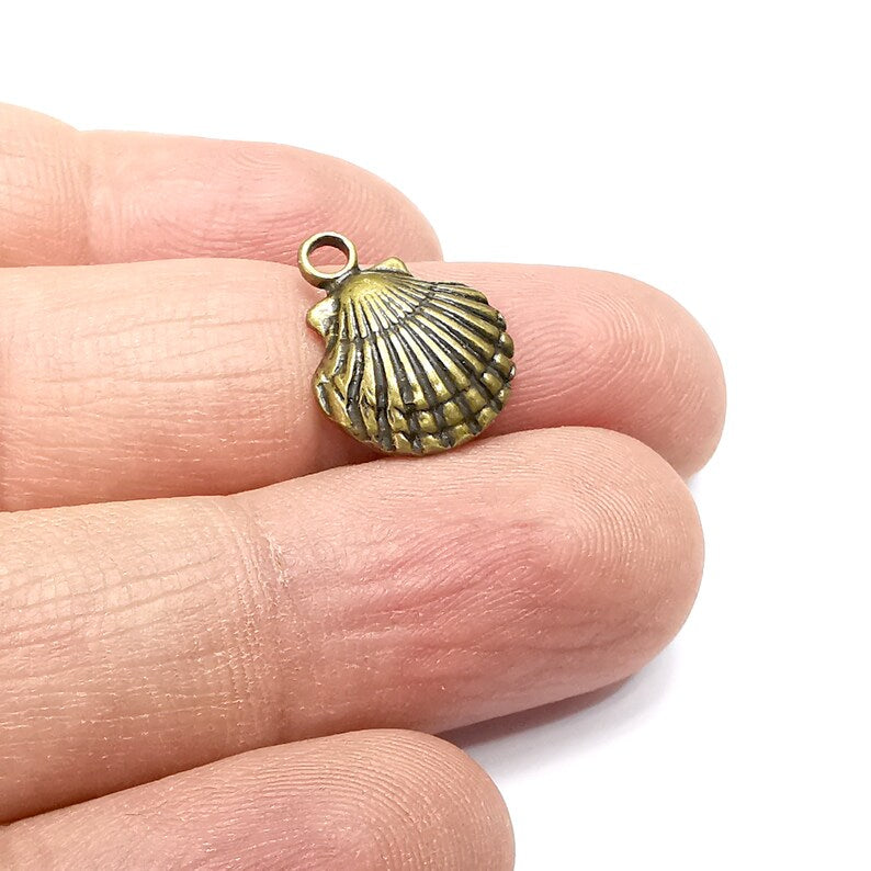 5 Scallop Charms, Sea Shells Charms, Earring Charms, Bronze Pendant, Necklace Pendant, Antique Bronze Plated Metal 17x13mm G35110