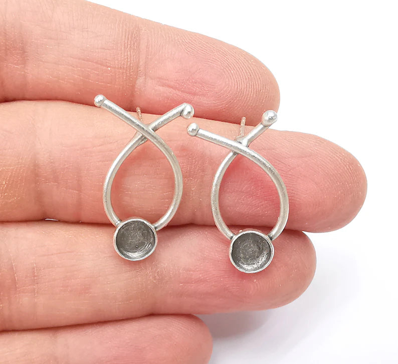 Silver Earring Base, Earring Blank, Ear Settings Bezel, Resin Blank, Cabochon Mountings, Antique Silver Plated Brass (6mm blanks) G35275