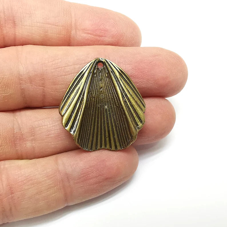 Scallop Charms, Sea Shell Charms, Rustic Charms, Earring Charms, Bronze Pendant, Necklace Parts, Antique Bronze Plated 29x27mm G35301