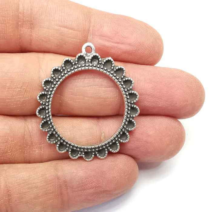 Flower Frame Charms, Round Charms, Ethnic Earring Charms, Silver Rustic Pendant, Necklace Parts, Antique Silver Plated 37x33mm G35138