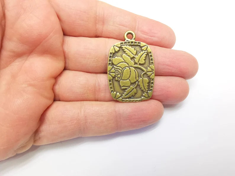 Flower Charms, Bronze Flower Pendant, Earring Charms, Bronze Pendant, Necklace Pendant, Antique Bronze Plated Metal 39x25mm G35144