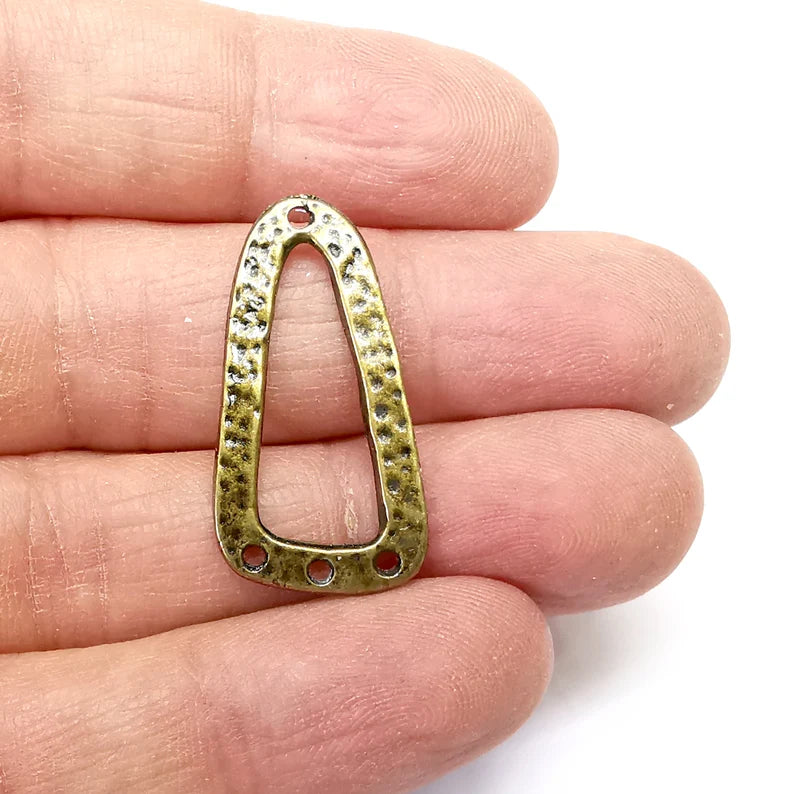 2 Hammered Charms, Connector Charms, Earring Charms, Bronze Pendant, Necklace Pendant, Antique Bronze Plated Metal 32x17mm G35164