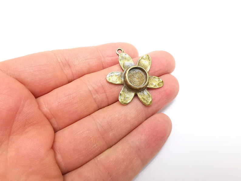 Bronze Flower Pendant Blank, Cabochon Bezel, Pendant Base, inlay Mountings, Necklace, Antique Bronze Plated 35x28mm and 10mm blank G35408