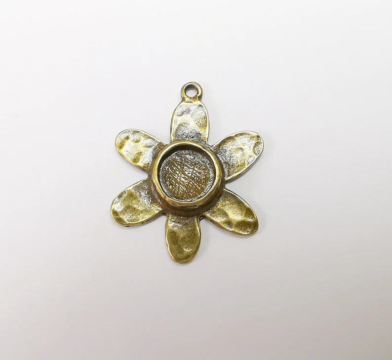 Bronze Flower Pendant Blank, Cabochon Bezel, Pendant Base, inlay Mountings, Necklace, Antique Bronze Plated 35x28mm and 10mm blank G35408
