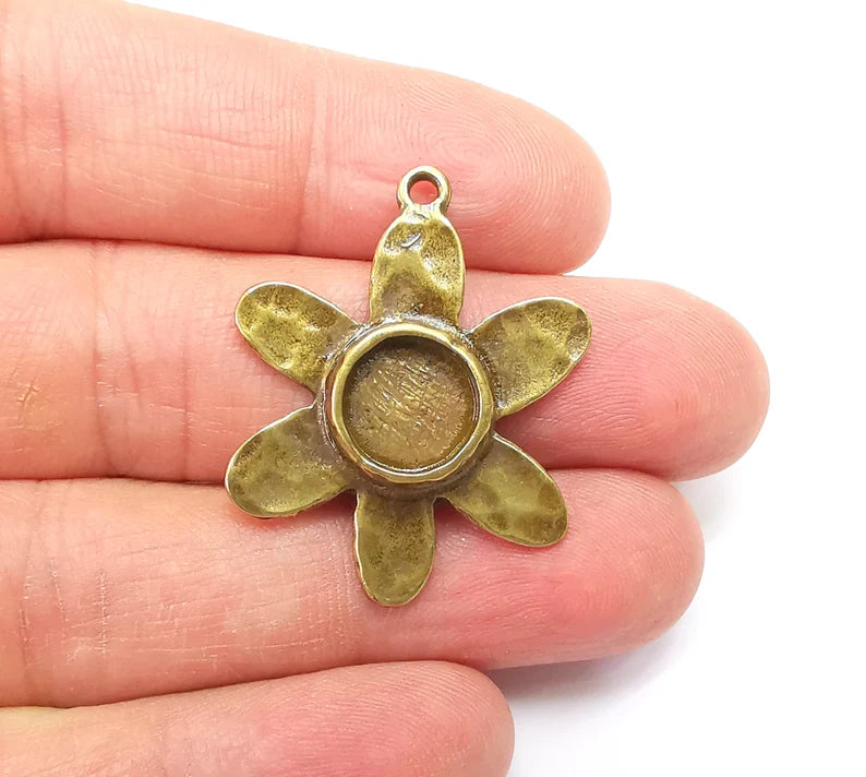 Bronze Flower Pendant Blank, Cabochon Bezel, Pendant Base, inlay Mountings, Necklace, Antique Bronze Plated 35x28mm and 10mm blank G35408
