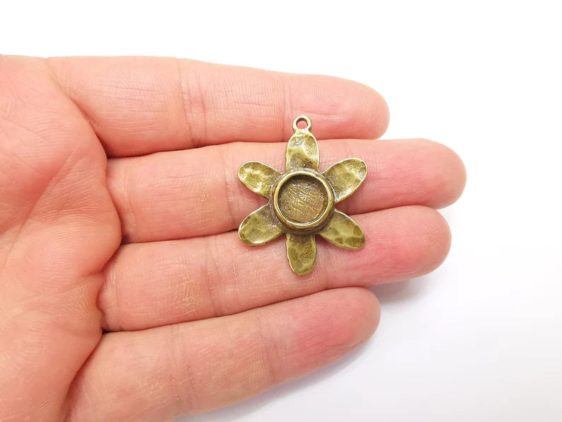 Bronze Flower Pendant Blank, Cabochon Bezel, Pendant Base, inlay Mountings, Necklace, Antique Bronze Plated 35x28mm and 10mm blank G35408