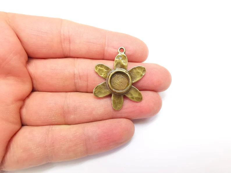 Bronze Flower Pendant Blank, Cabochon Bezel, Pendant Base, inlay Mountings, Necklace, Antique Bronze Plated 35x28mm and 10mm blank G35408