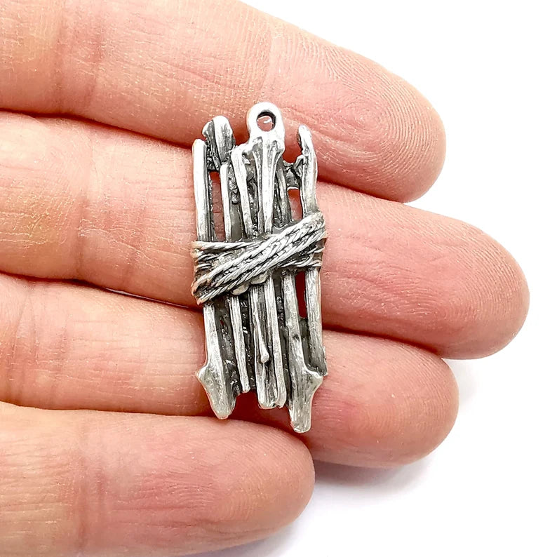 Silver Dangle Charms, Knot Charms, Rustic Charms, Earring Charms, Silver Pendant, Necklace Parts, Antique Silver Plated 38x16mm G35235