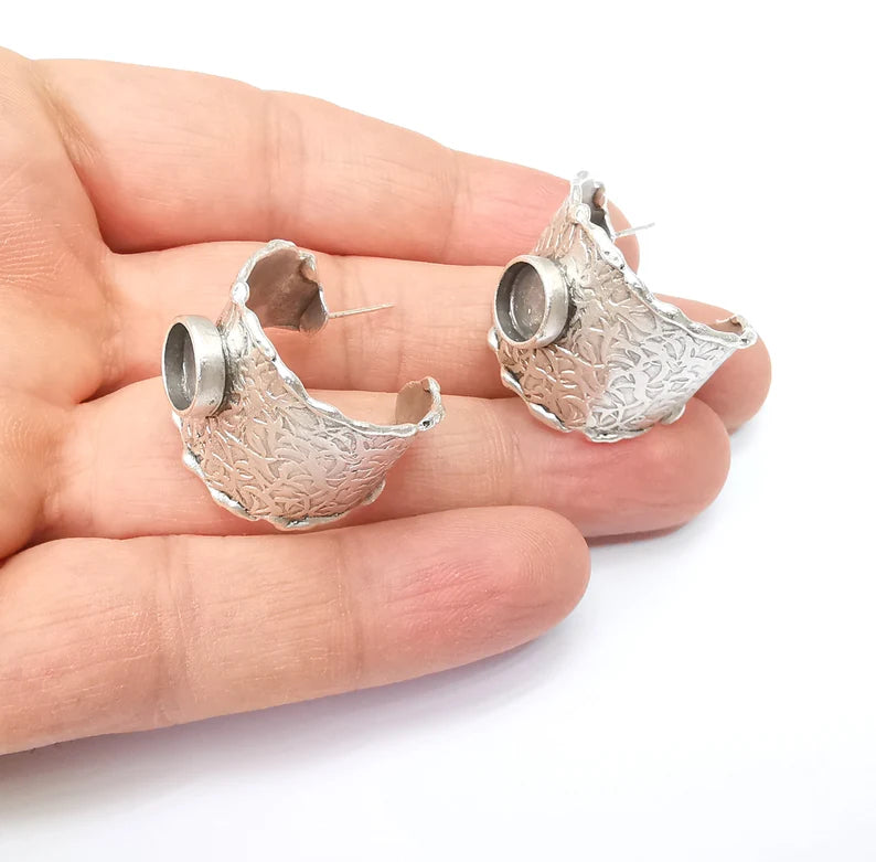 Earring Stud Base, Organic Shape Earring Blank, Ear Settings Resin Bezel, Cabochon Mounting, Antique Silver Plated Brass (8mm blanks) G35423