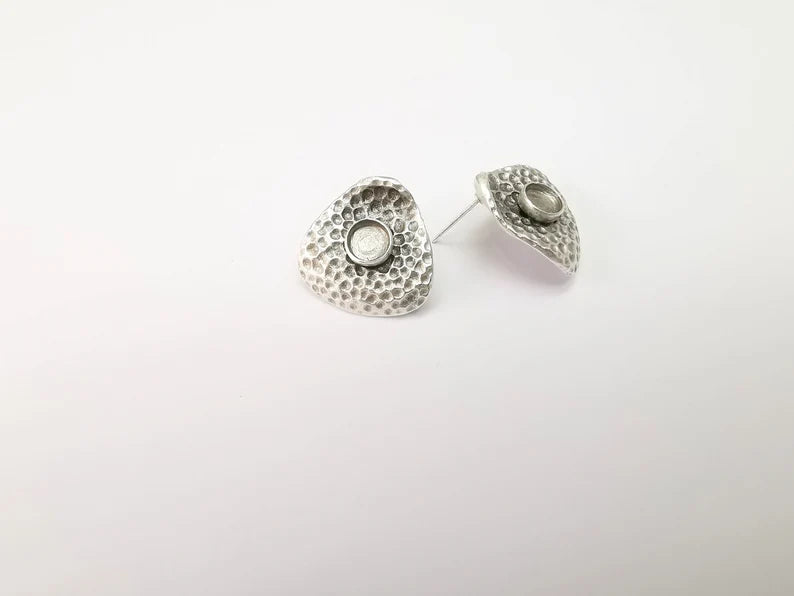 Earring Stud Base, Hammered Earring Blank, Ear Settings Resin Bezel, Cabochon Mounting, Antique Silver Plated Brass (6mm blanks) G35425