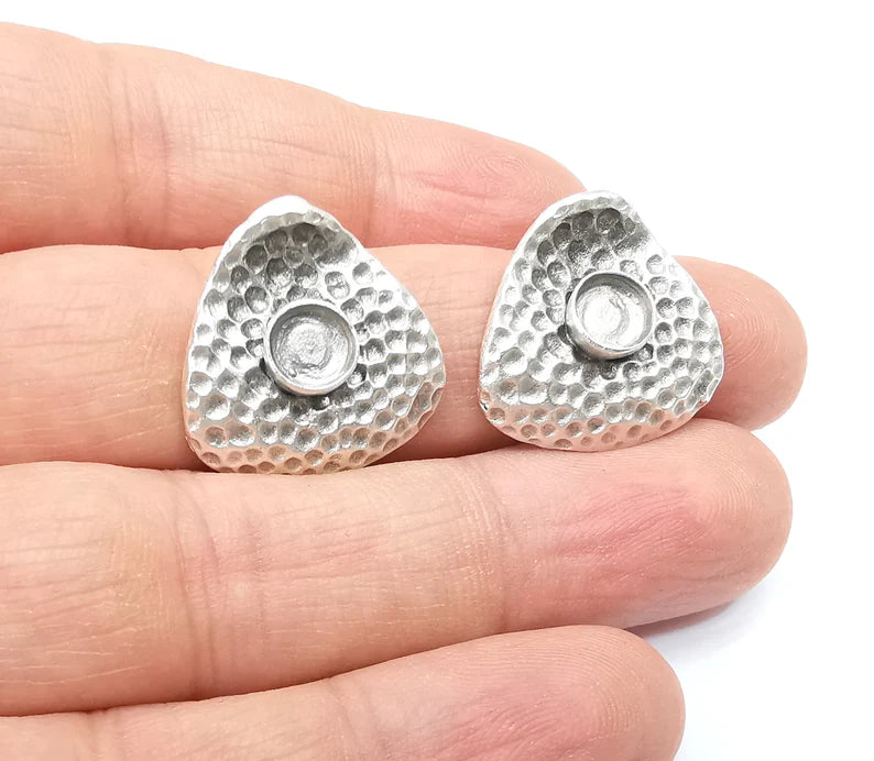 Earring Stud Base, Hammered Earring Blank, Ear Settings Resin Bezel, Cabochon Mounting, Antique Silver Plated Brass (6mm blanks) G35425
