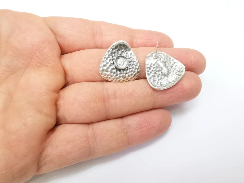 Earring Stud Base, Hammered Earring Blank, Ear Settings Resin Bezel, Cabochon Mounting, Antique Silver Plated Brass (6mm blanks) G35425