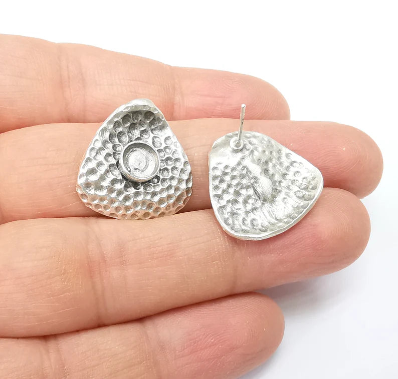 Earring Stud Base, Hammered Earring Blank, Ear Settings Resin Bezel, Cabochon Mounting, Antique Silver Plated Brass (6mm blanks) G35425
