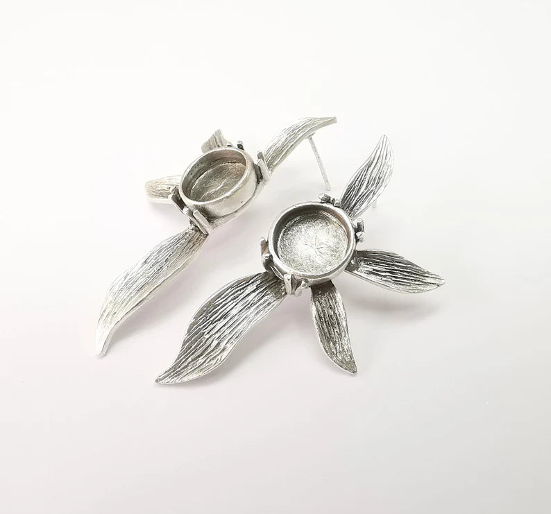 Flower Earring Base, Leaf Earring Blank, Ear Settings Bezel, Resin Blank, Cabochon Mounting, Antique Silver Plated Brass (10mm blank) G35426
