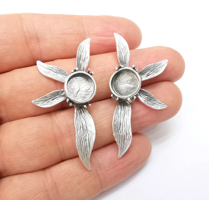 Flower Earring Base, Leaf Earring Blank, Ear Settings Bezel, Resin Blank, Cabochon Mounting, Antique Silver Plated Brass (10mm blank) G35426