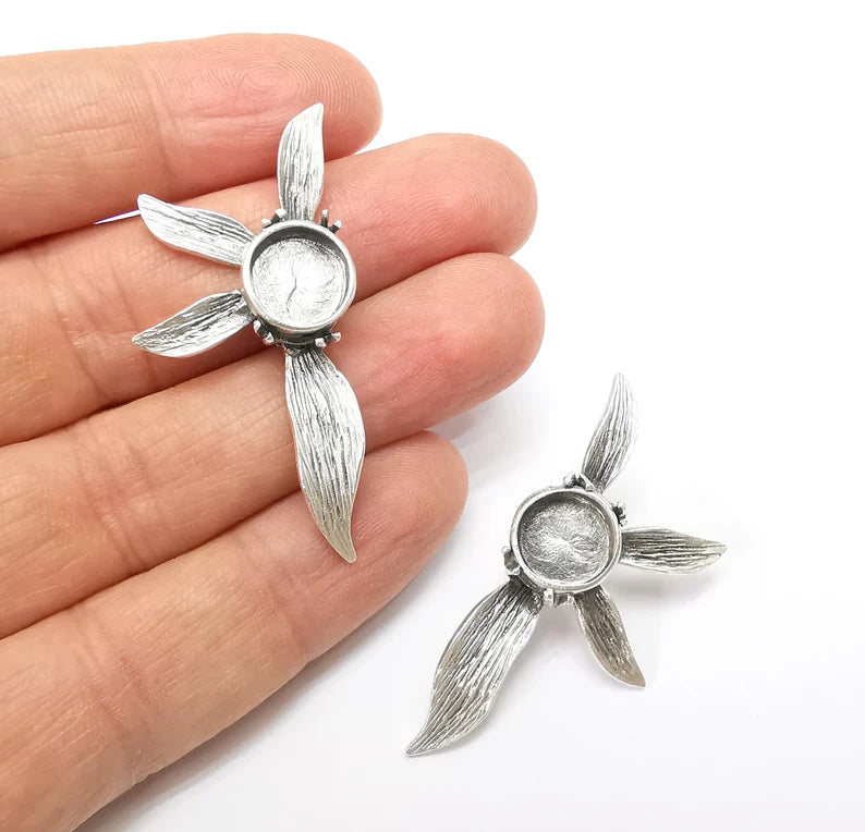 Flower Earring Base, Leaf Earring Blank, Ear Settings Bezel, Resin Blank, Cabochon Mounting, Antique Silver Plated Brass (10mm blank) G35426