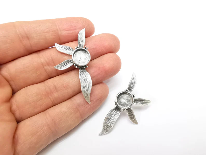 Flower Earring Base, Leaf Earring Blank, Ear Settings Bezel, Resin Blank, Cabochon Mounting, Antique Silver Plated Brass (10mm blank) G35426