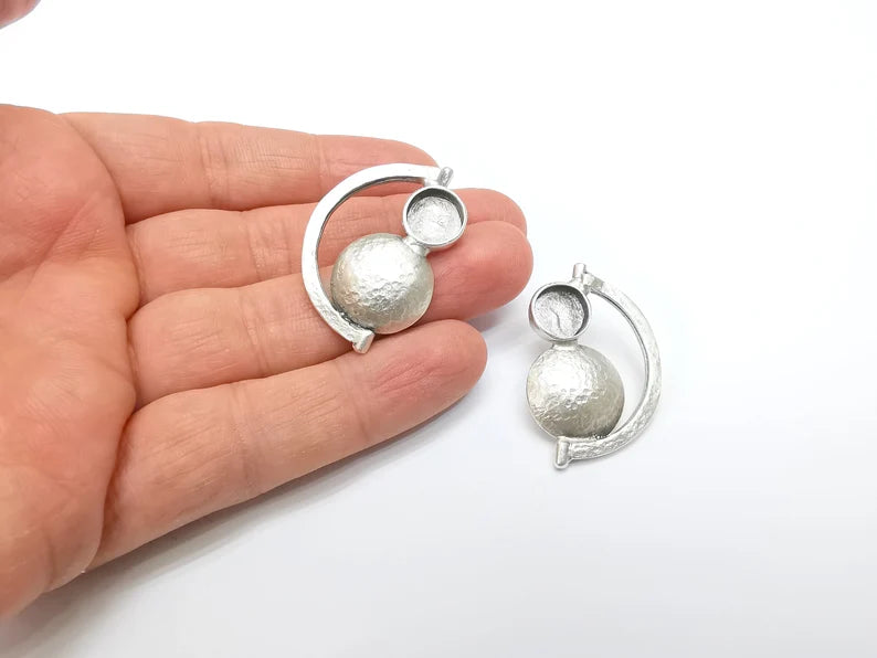 Earring Stud Base, Moon Earring Blank, Ear Settings Resin Bezel, Cabochon Mounting, Antique Silver Plated Brass (10mm blanks) G35427