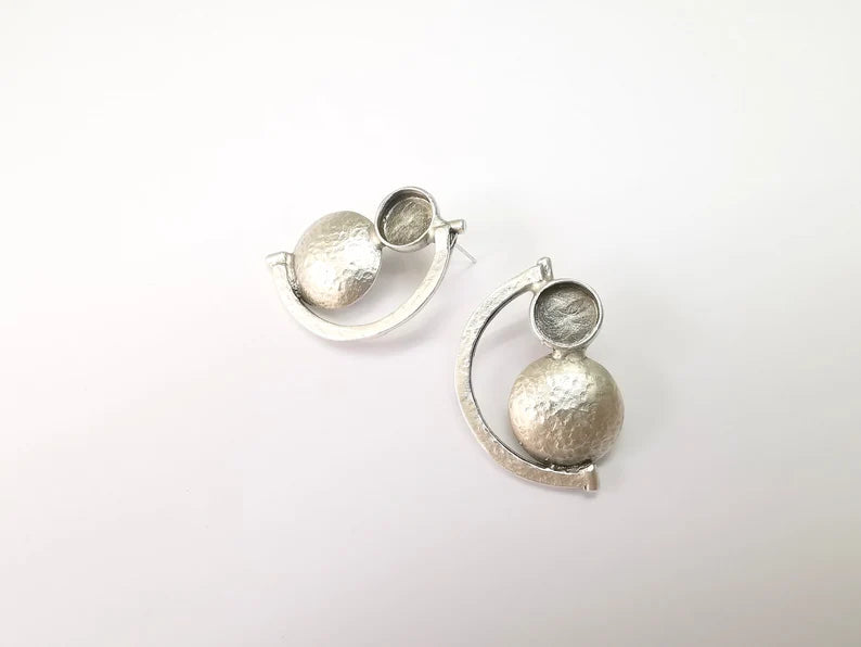 Earring Stud Base, Moon Earring Blank, Ear Settings Resin Bezel, Cabochon Mounting, Antique Silver Plated Brass (10mm blanks) G35427