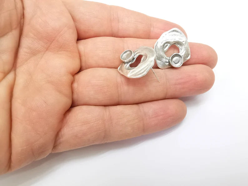 Earring Stud Base, Organic Shape Earring Blank, Ear Settings Resin Bezel, Cabochon Mounting, Antique Silver Plated Brass (6mm blanks) G35429