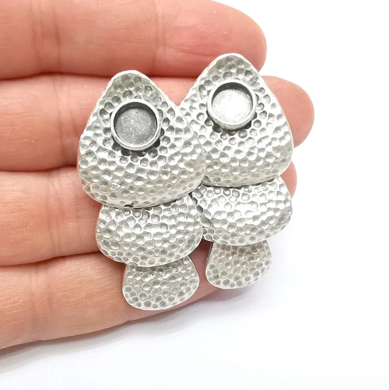 Earring Stud Base, Hammered Dangle Earring Blank, Ear Setting Resin Bezel, Cabochon Mounting, Antique Silver Plated Brass (8mm blank) G35430