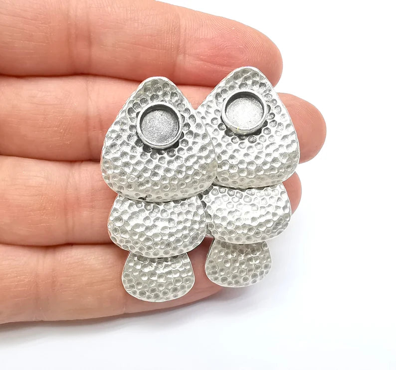 Earring Stud Base, Hammered Dangle Earring Blank, Ear Setting Resin Bezel, Cabochon Mounting, Antique Silver Plated Brass (8mm blank) G35430